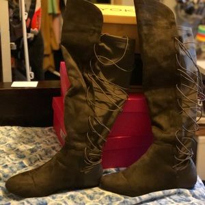 Brown suede boot